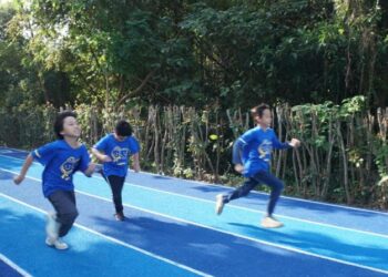 偏鄉校園運動場域耀眼登場，關廟區文和實驗小學綠野廣闊新天地 體育局協助爭取中央補助398萬元 完成草地操場PU跑道建置
