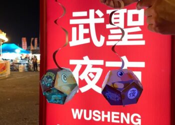 「鴨力爆表」萌翻武聖夜市　限量鴨鴨小燈籠快閃送