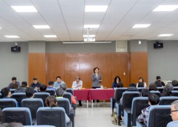 佳政清風入里鄰　琪心守廉護屏城