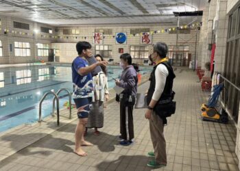 臺南市某室內游泳池發生設施掉落意外 體育局已啟動加強稽查並要求業者妥善處理　
