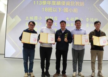 點亮數位教育希望！南市表揚校園資訊基礎環境暨數位學習績優學校與教師