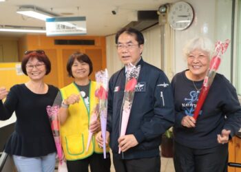 2026婦女節黃偉哲市長贈送火鶴　祝福美麗女王節快樂