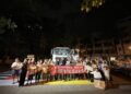 全國首創震撼宣導！前鎮警把「水泥預拌車」直接開進治安座談會　里長親坐駕駛座驚喊：真的完全看不到！
