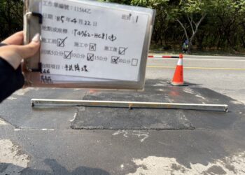 屏縣近3年改善逾800處人孔蓋 新建道路全面導入降埋設計 屏縣近3年改善逾800處人孔蓋 新建道路全面導入降埋設計
