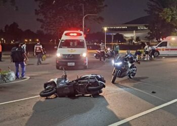 鳳山區南京路國泰路口二機車碰撞　二人受傷送醫