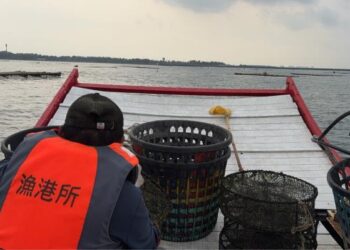 假日不打烊 台南海域取締非法漁業扣留漁具招領