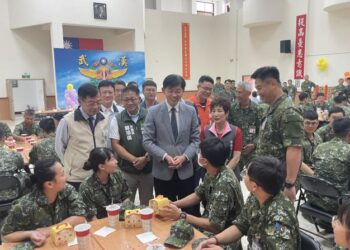 端節前夕葉澤山副市長代表黃偉哲市長率團赴陸軍航空特戰指揮部慰勞官兵