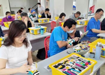 不只學生學機器人 臺南辦機器人教師研習 把科技帶進課堂 不只學生學機器人 臺南辦機器人教師研習 把科技帶進課堂