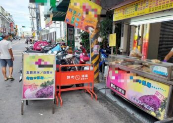 民眾反映飯糰發現疑似病媒，臺南市衛生局今日立即前往進行食安衛生查核！