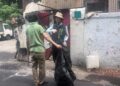 夏季病媒蚊指數漸升，南市府尤秘書長親領防疫團隊社區巡查，呼籲市民定期巡倒清刷，顧好健康守住荷包！