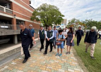 通學步道更安全友善！市長黃偉哲視察海佃國小通學步道 串聯海佃國中、護海藝術牆與車道分流 構築「人本友善廊道」