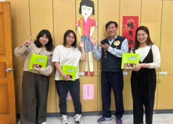 歡慶38婦女節　恆春分局致贈彩妝與沐浴套組 向女性同仁表達敬意