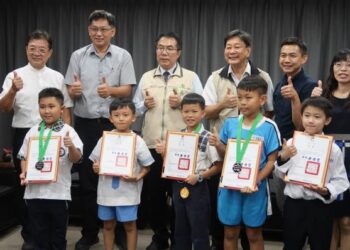 迎接機器人時代 臺南準備好了! 黃偉哲市長表揚FIRST國際機器人比賽獲獎學生