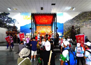 2025揹著媽祖上北大武山行腳回程　逾2,200信眾徒步隨行 警民合作守護平安