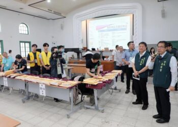 臺南會考首日秩序良好 到考率逾99% 市長黃偉哲赴試務會慰勞並為考生加油