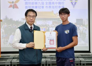 臺南市私立港明高中儀隊蟬聯冠軍 市長黃偉哲親贈獎勵金及獎狀肯定優異表現