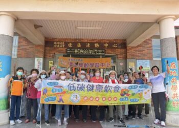 大內長者運動班圓滿結業　健走杖社區巡禮展現銀髮活力