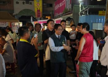 夜奇鴨趴趴走首站復華夜市 限定周邊帶回家