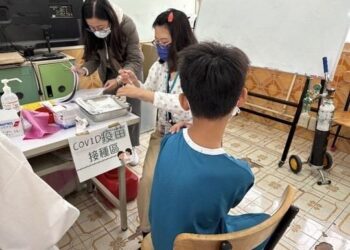 您家中幼兒及長輩接種新冠XBB疫苗了嗎 ? 您家中幼兒及長輩接種新冠XBB疫苗了嗎 ?