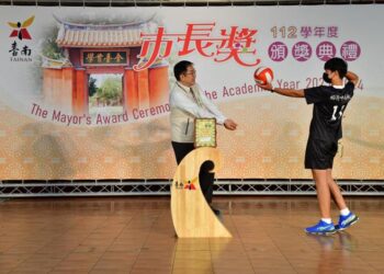 「市長陪你拍」來了!市長獎頒獎典禮第1場次玉井國小登場 黃偉哲市長期勉學子保持勇敢及創新