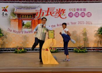 「市長陪你拍」來了!市長獎頒獎典禮第2場次新民國小登場 黃偉哲市長祝福學子未來有好的表現