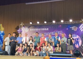 青春拒毒舞出精彩!臺南市暑期反毒特色才藝暨飆舞競賽熱力登場 13校近130位學子展現青春活力 青春拒毒舞出精彩!臺南市暑期反毒特色才藝暨飆舞競賽熱力登場 13校近130位學子展現青春活力