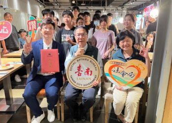 黃偉哲攜手饗賓集團愛心送暖公益餐會-暑假陪伴兒少幸福相聚 黃偉哲攜手饗賓集團愛心送暖公益餐會-暑假陪伴兒少幸福相聚