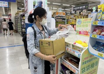 資源循環再利用 南市環保局攜手安平家樂福推包材回收站 資源循環再利用 南市環保局攜手安平家樂福推包材回收站