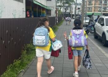 落實人本交通 佳里仁愛國小通學步道完工 圍牆退縮翻轉人車爭道