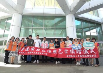 臺南市永康婦友愛心會捐贈復康巴士 黃偉哲感謝回饋鄉里造福身障市民 臺南市永康婦友愛心會捐贈復康巴士 黃偉哲感謝回饋鄉里造福身障市民