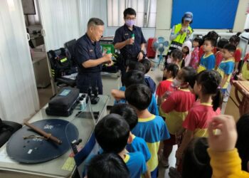 仙吉國小參訪新園分駐所 體驗波麗士日常 仙吉國小參訪新園分駐所 體驗波麗士日常