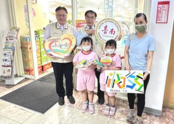 南市弱勢兒少數位餐券開跑 黃偉哲推動擴大供餐據點及便捷兌換方式 南市弱勢兒少數位餐券開跑 黃偉哲推動擴大供餐據點及便捷兌換方式