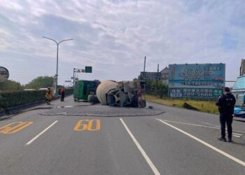 預拌混凝土車翻覆事故　潮警呼籲用路人減速慢行注意行車安全暨潮州警訊