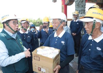 黃偉哲送豆花感謝慈濟志工　為北門渡仔頭弱勢戶修繕房屋