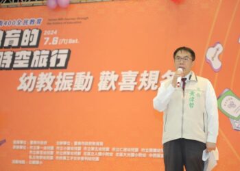 「幼教振動 歡喜規冬」 臺南400幼教展熱鬧登場 黃偉哲市長偕同幼兒體驗古早時代臺灣囡仔的趣味