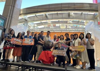 早期教育與創藝思維交融 南市校園老照片暨兒藝節創作展在新光三越中山店閃亮登場