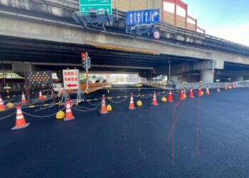 萬代橋路面改善工程進行 16日暫時封閉南側橋梁請人車改道
