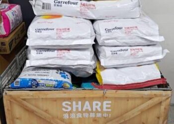 民間企業捐贈物資 收容動物大飽口福