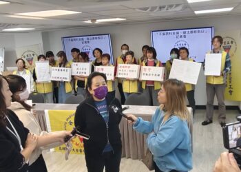 【醫護勞權、病安優先、勞法在握】高醫大學醫療事業企業工會召開維權記者會，待爭議調處