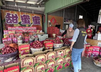 屏消保官選購年貨提醒 標示清楚、食材新鮮、環境安全 屏消保官選購年貨提醒 標示清楚、食材新鮮、環境安全