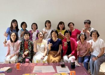 台南資深助產士參觀健康福祉展 回憶那些年到家接生的大小事