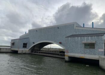 凱米颱風來襲，七股六成防潮閘關閉