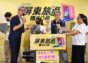 「屏東旅遊購GO節」第2場直播抽獎登場 首位百萬汽車得主歡喜現身領車
