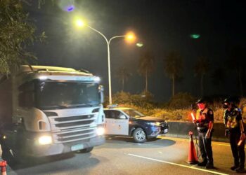  防制內輪差事故　東港警加強取締大型貨車違規　暨東港警訊