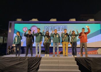 海鯤號護國團開抵歸仁仁壽宮為王定宇站台 海鯤號護國團開抵歸仁仁壽宮為王定宇站台