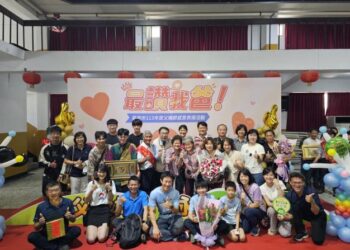 南市父親節「最讚我爸！」黃偉哲表揚53位偉大爸爸祝福爸爸們父親節快樂