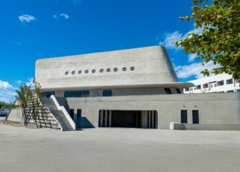 恆春文化中心劇場館開幕　萬人牽手護古城點亮150年風華