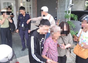 85歲長者徒步走失逾25小時、橫跨4行政區　前鎮警調閱上百支監視器平安尋回