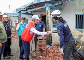 颱風災損,布袋186戶急需屋頂修繕 翁章梁感謝義消與民間團體協助重建家園 颱風災損,布袋186戶急需屋頂修繕 翁章梁感謝義消與民間團體協助重建家園