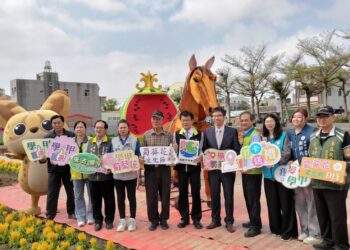 台南地檢署與學甲光華社區合作　南檢社勞攜手社區打造最美蜀葵風景
